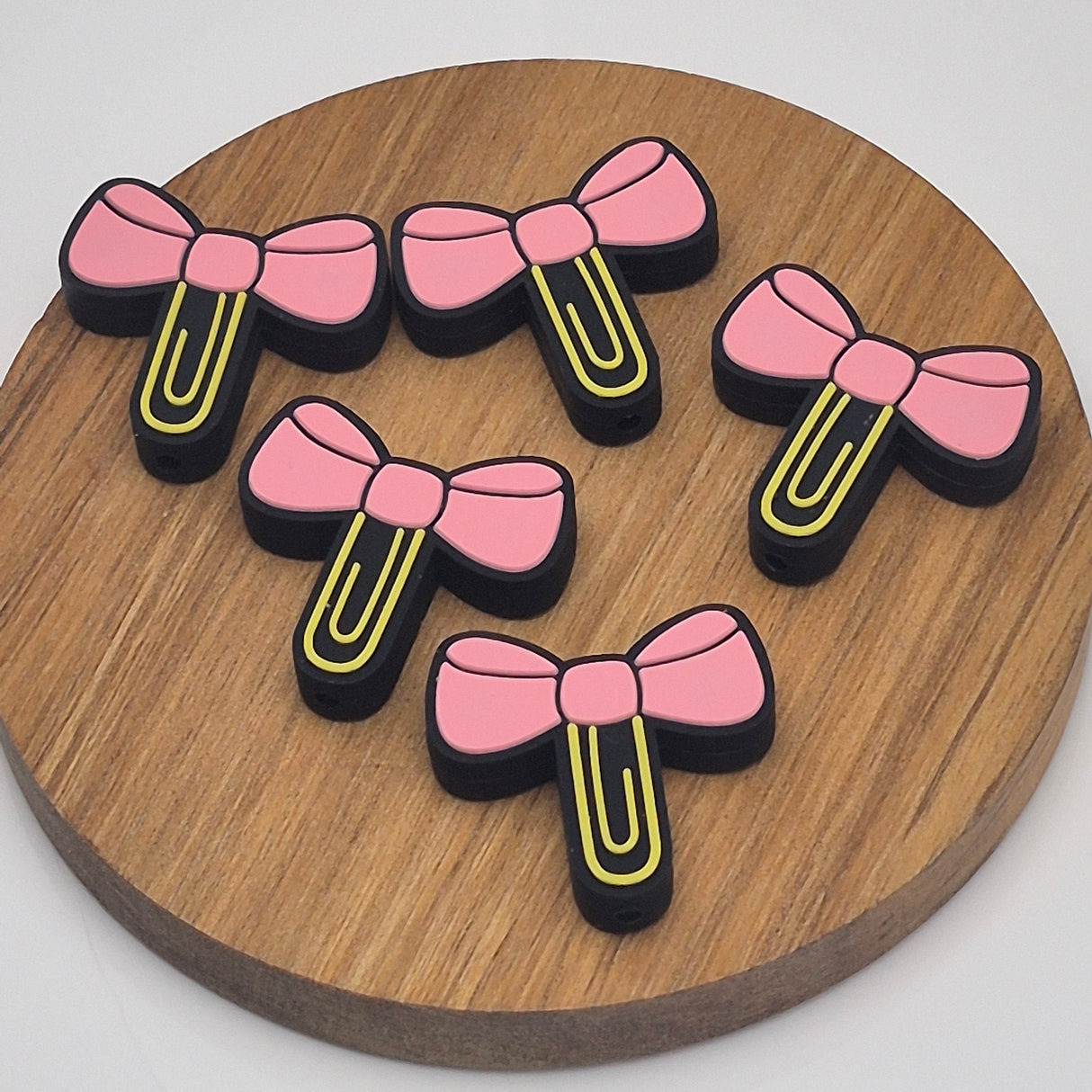 Paperclip with Bow Glow - Focal