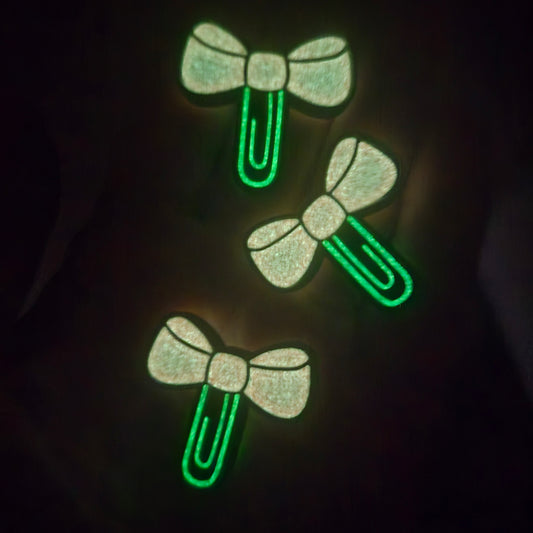Paperclip with Bow Glow - Focal