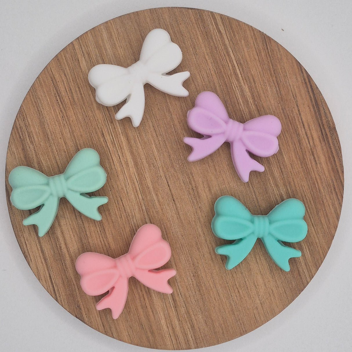 Bow with Horizontal Holes - Focal