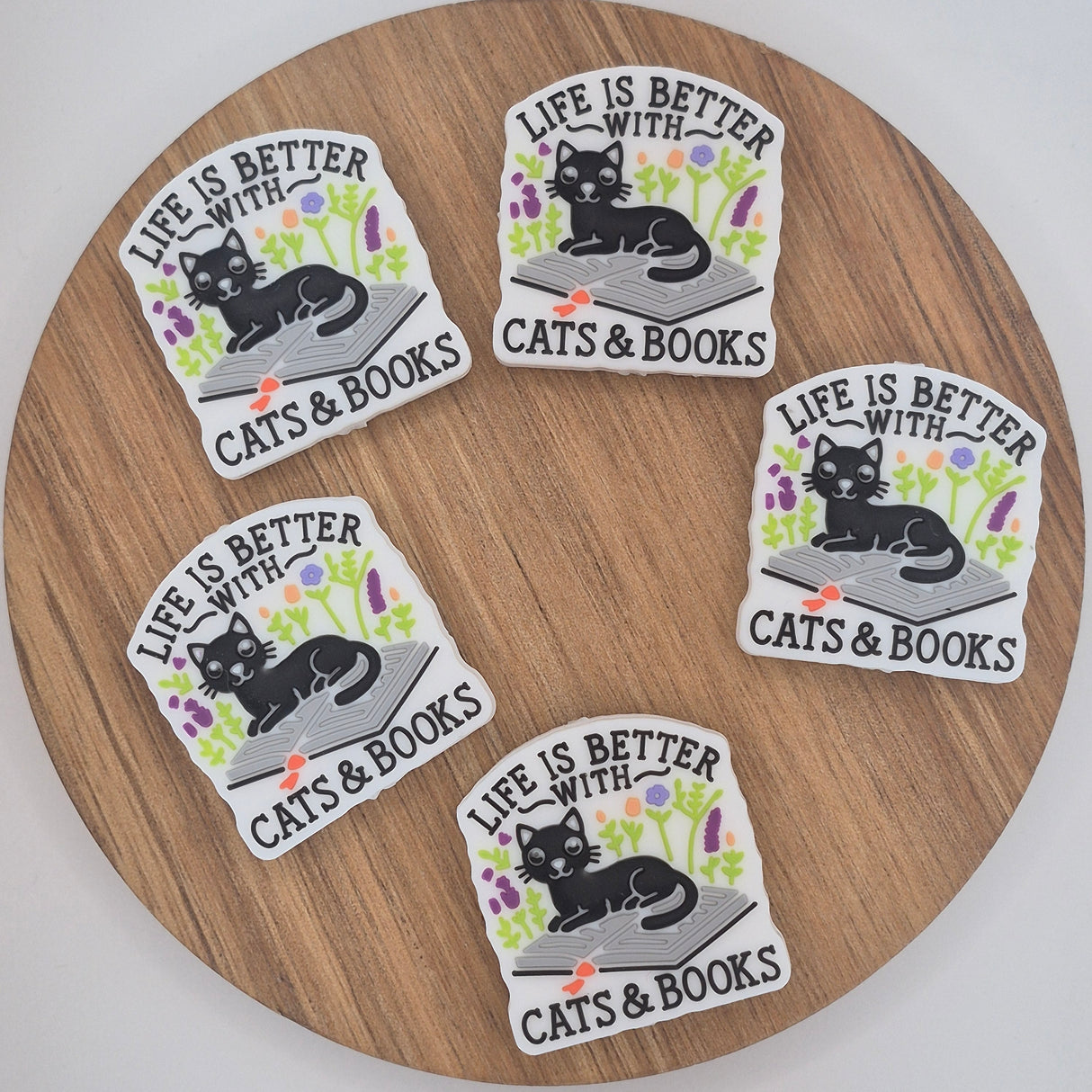 Life is Better with Cats and Books - Focal