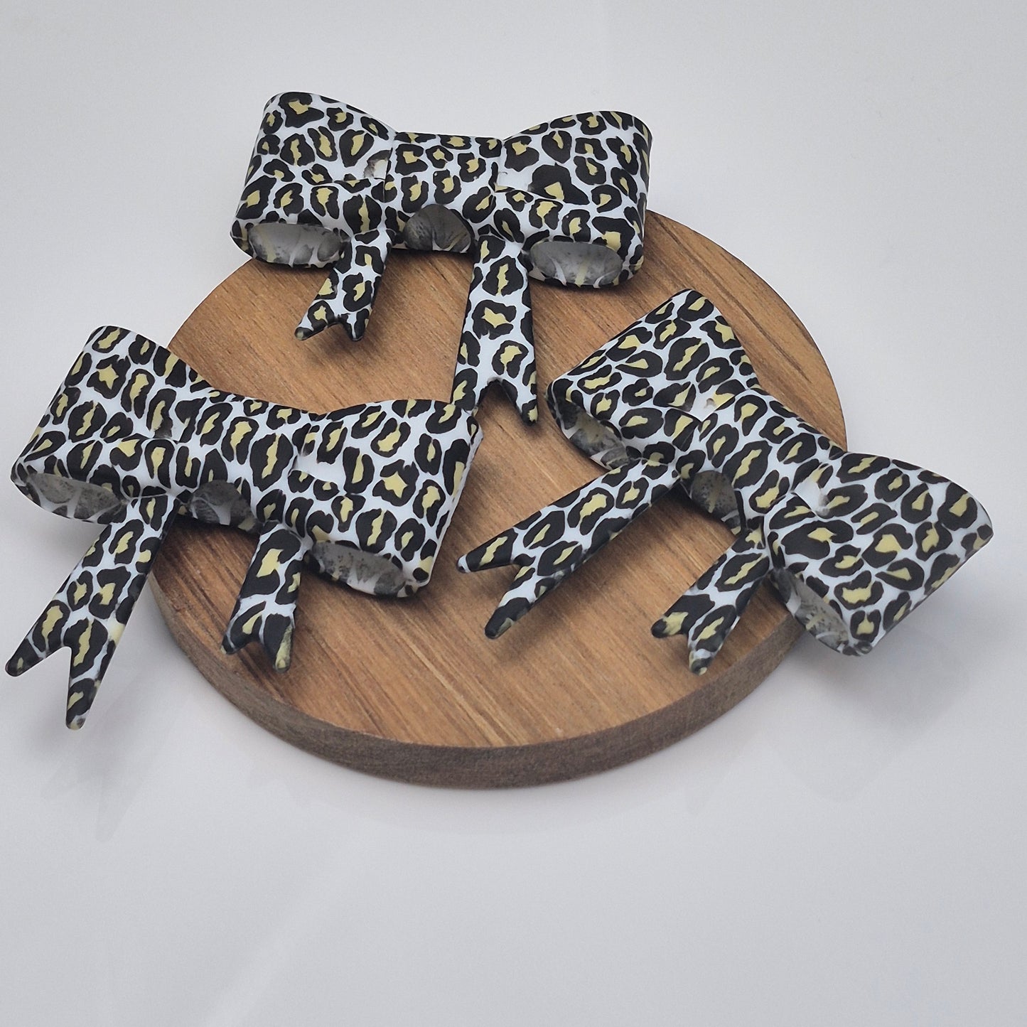 White Jungle Bow Bead