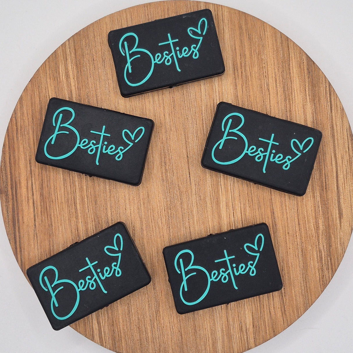 Besties - Focal