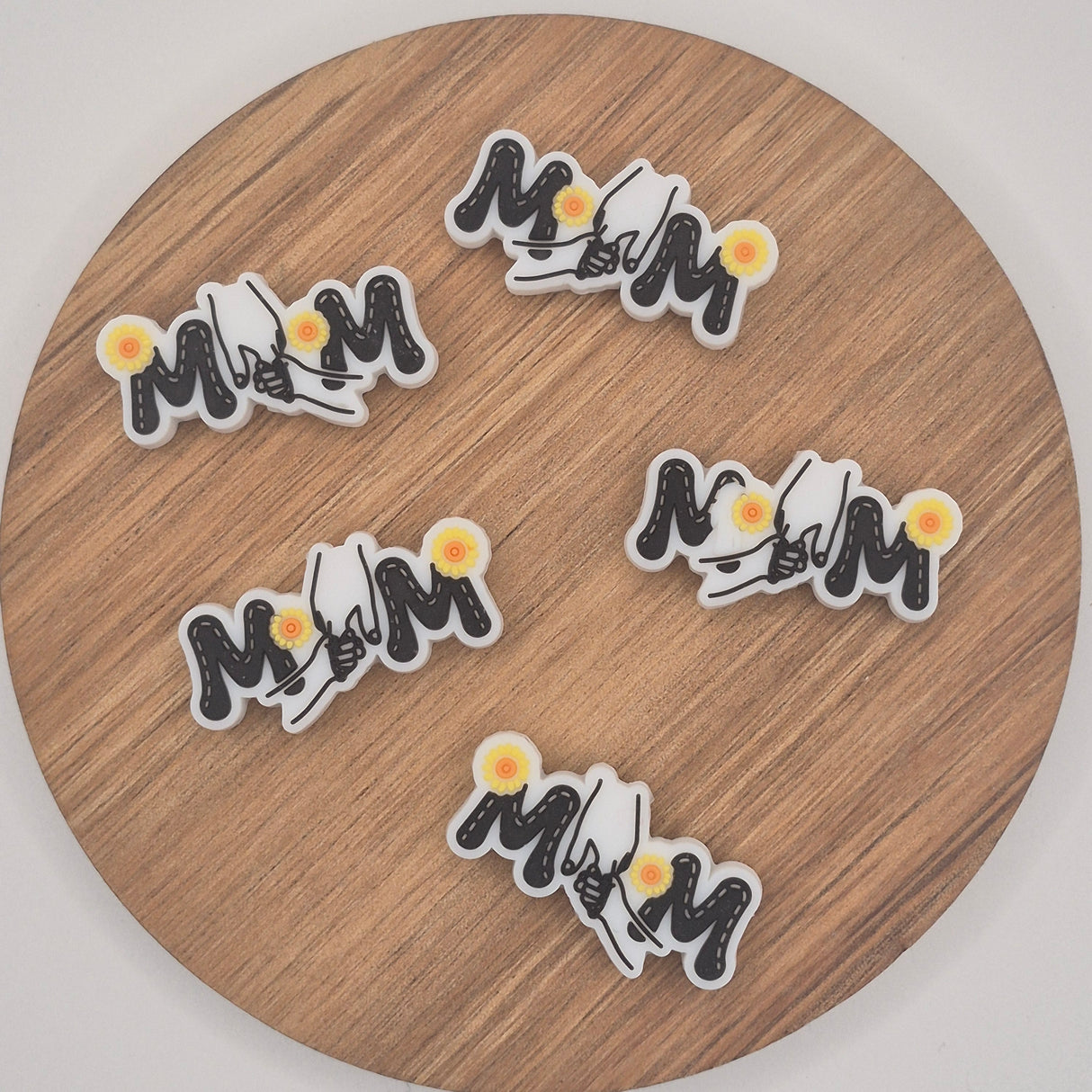 Mom with Hands - Focal