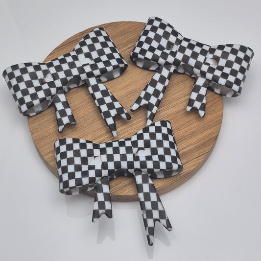 Check Me Out Black/White Bow Bead