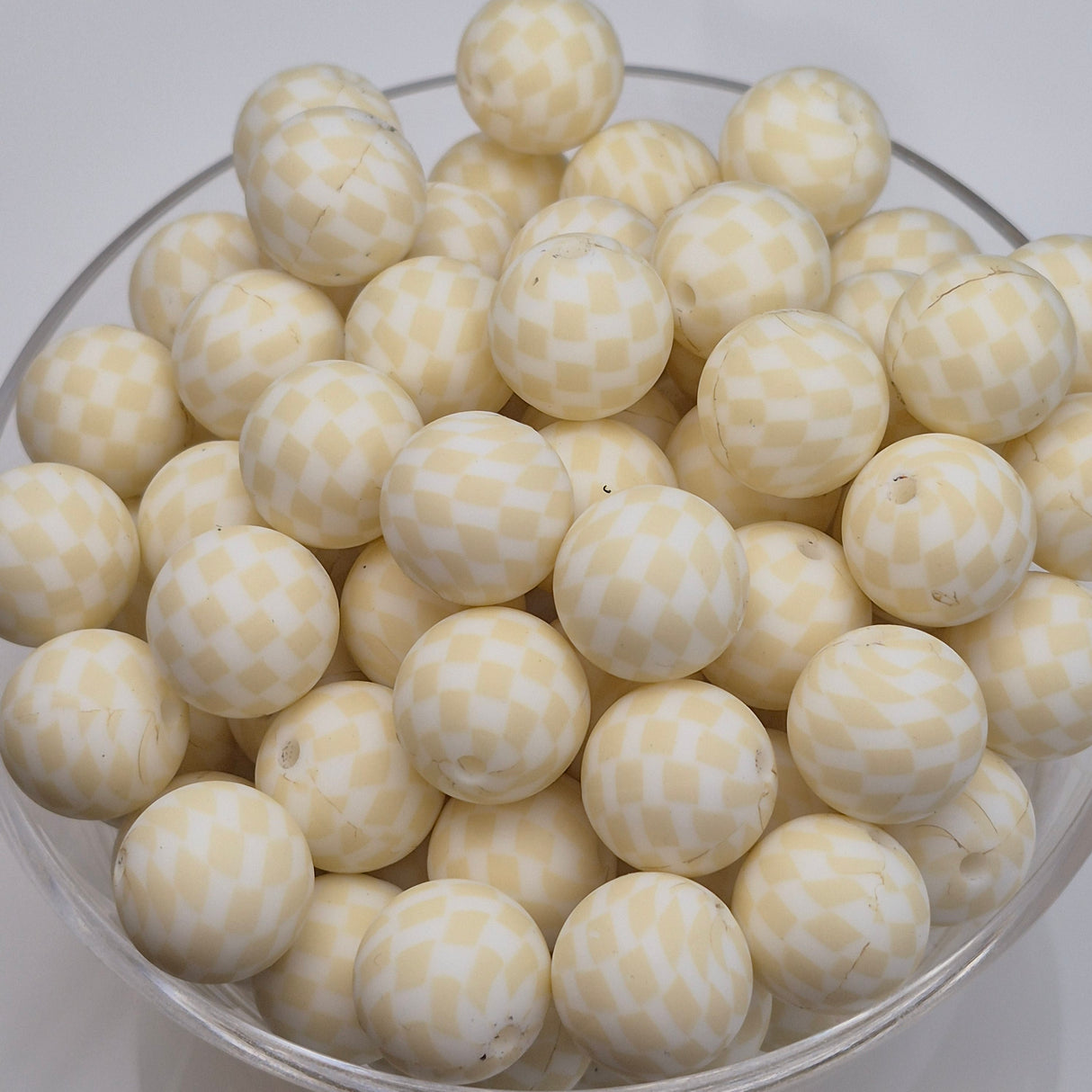 Check Me Out Milk 15mm Silicone Bead