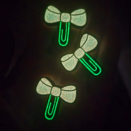 Paperclip with Bow Glow - Focal