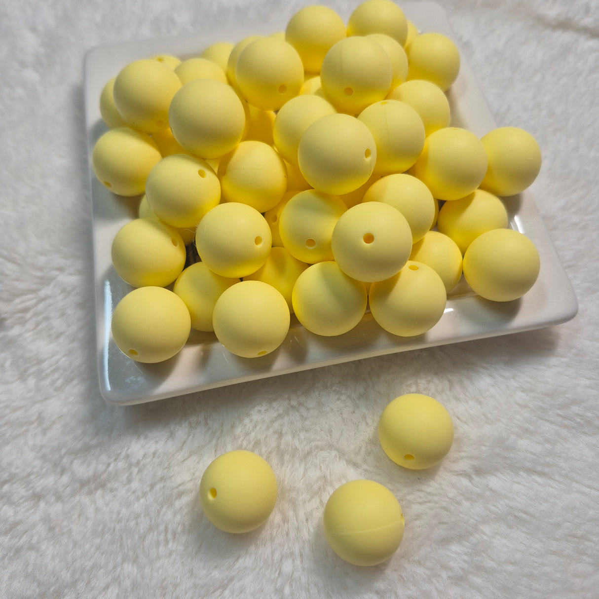 Butter Yellow 19mm Silicone Bead