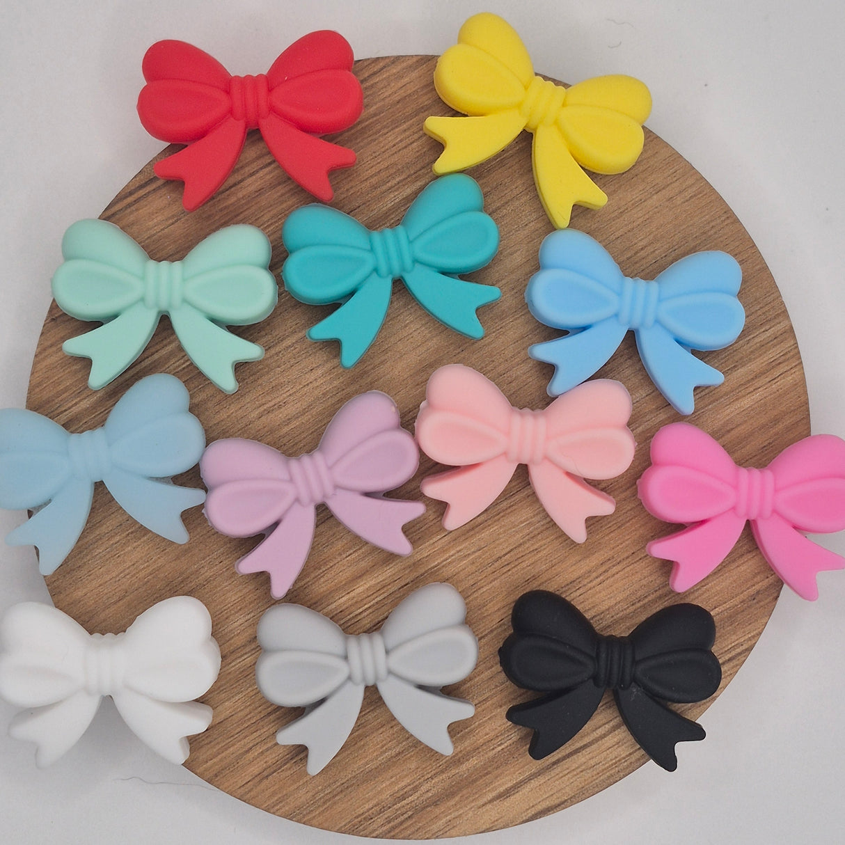 Bow with Horizontal Holes - Focal