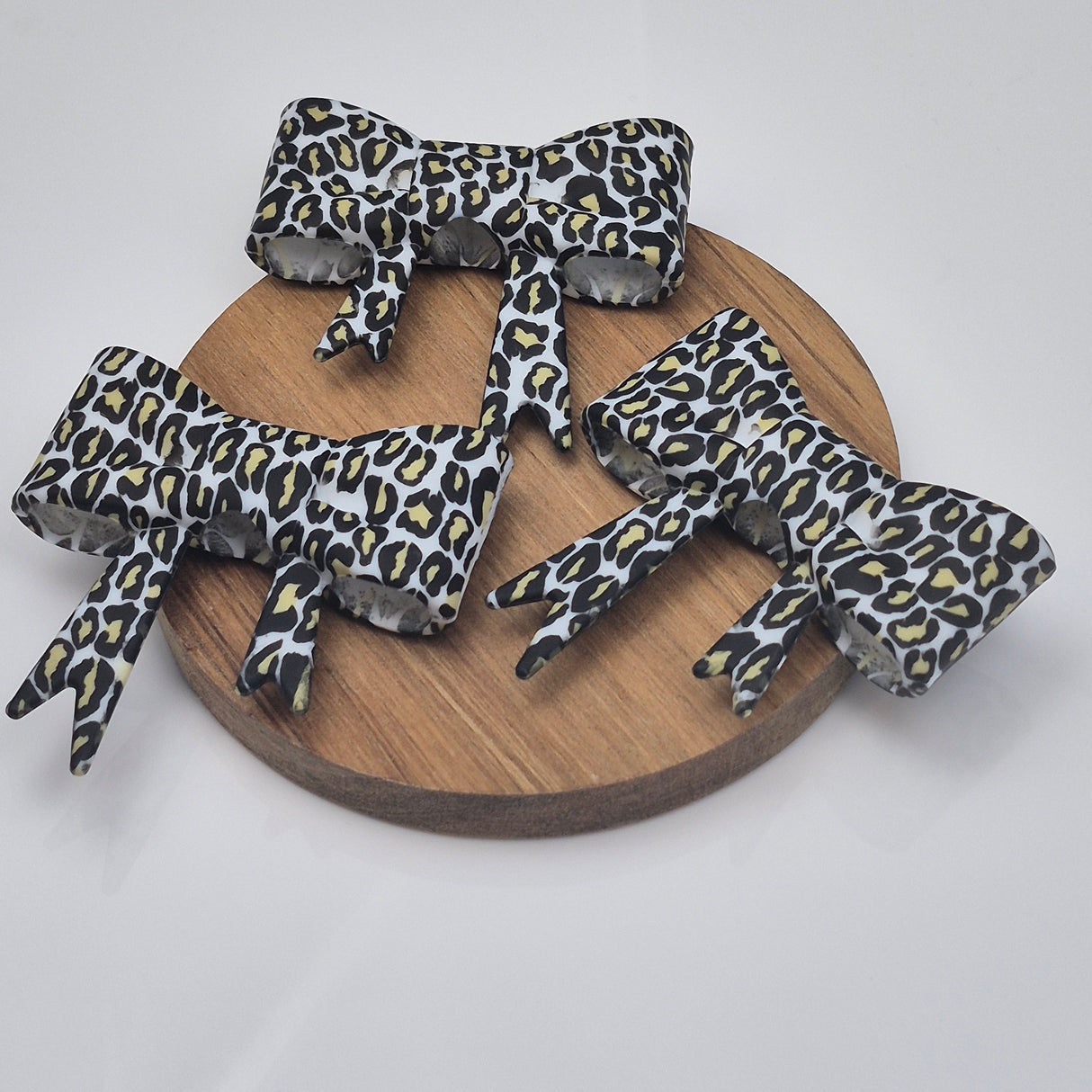 White Jungle Bow Bead