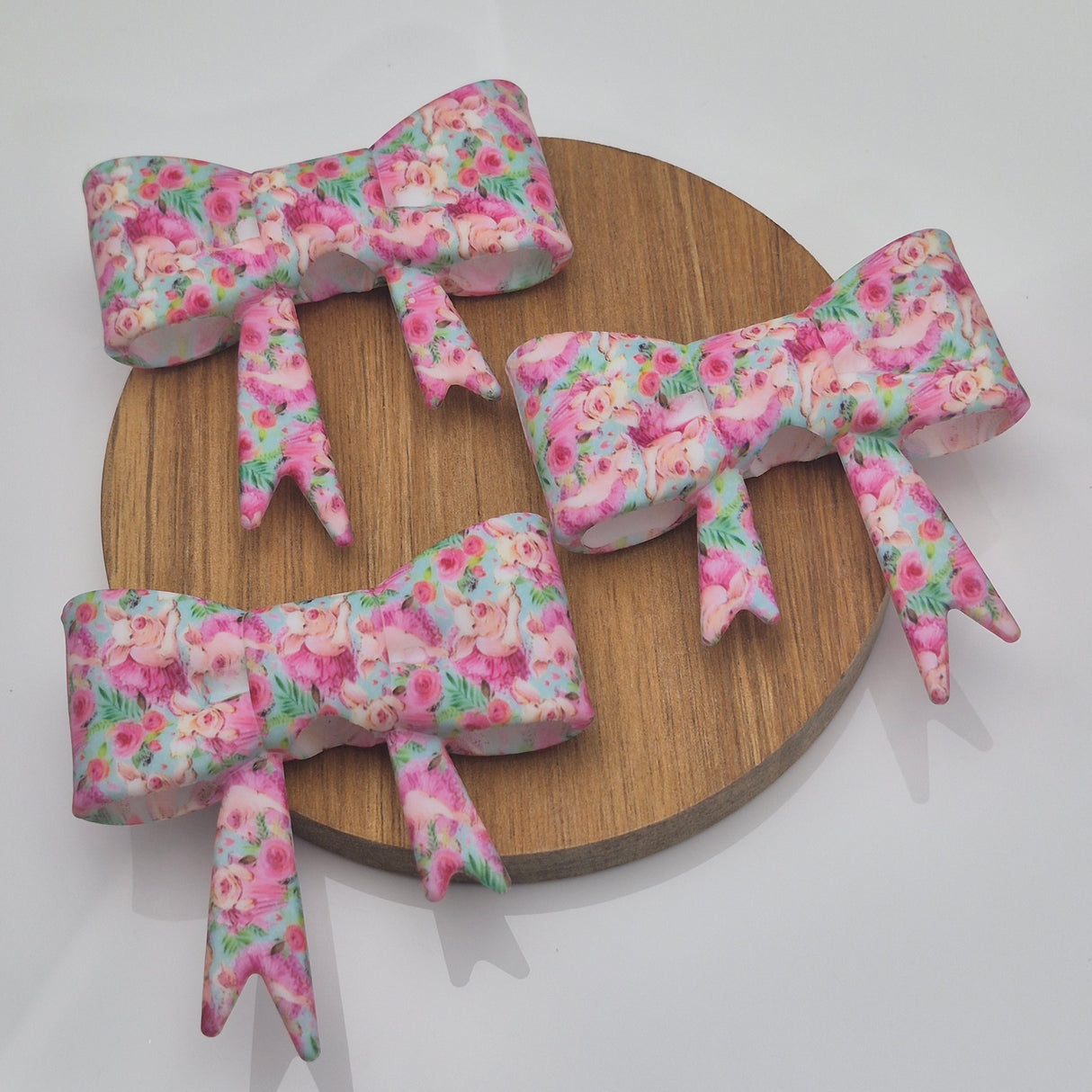 Farmer's Daughter (w/ Pig) Bow Bead