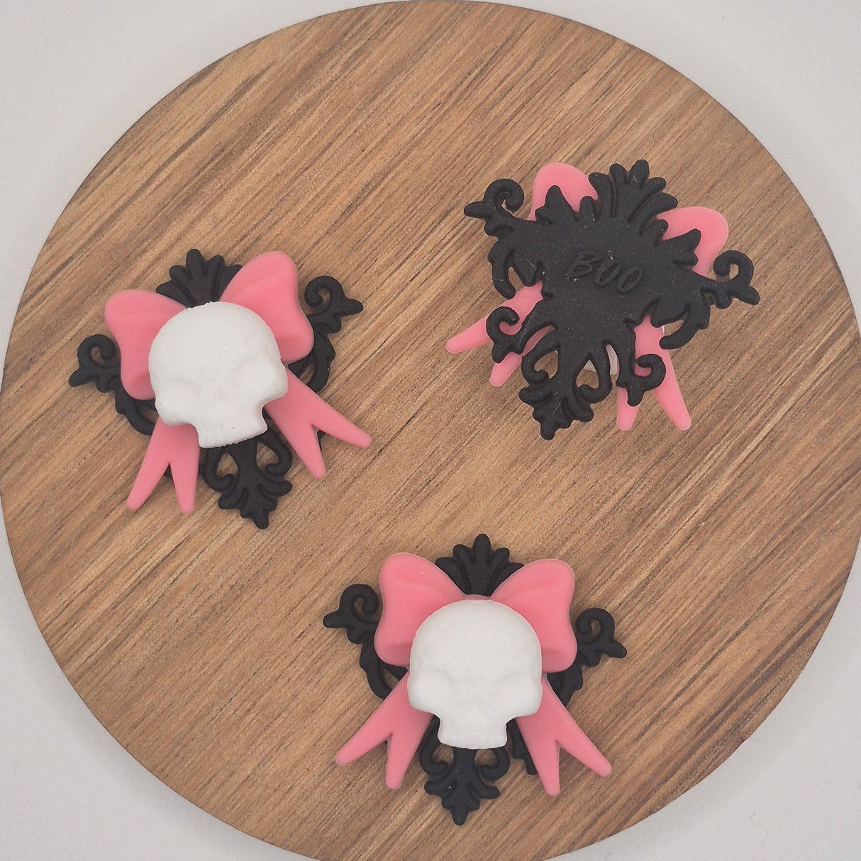 Skull with Bow Layers -  3d Focal